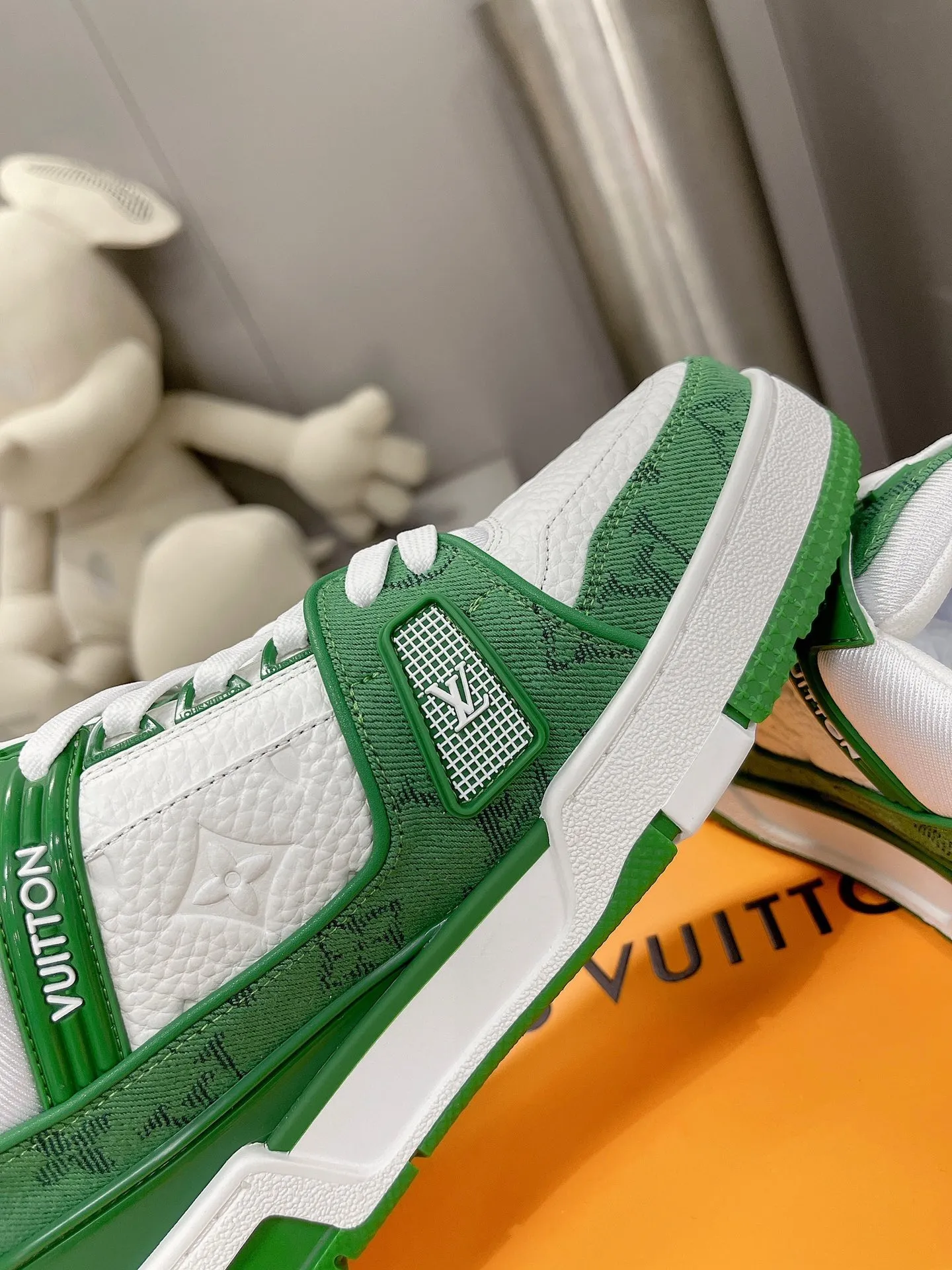 👟👟Ex-factory price 840👟👟The highest version on the Internet⚠️Feel free to compare! 2021🔥New model, purchase quality LV~Louis Vuitton by Virgin Abloh’s best-looking sneakers, Donkey Brand strongly recommends new products, official website limited edition retro basketball sneakers! Both high and low tops cost money to purchase 1:1 accurate replicas of the originals. The details are invincible, full of sincerity, imported custom-made original cowhide, the original package method is the same, the details are 100% restored, and the private model customized the original one-piece T👟👟factory price U outsole, which is different from other brands. Without the original version, this effect cannot be achieved! 35-45 (46 is custom-made and non-refundable) Some colors are available in women’s styles